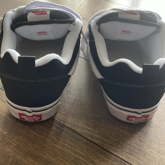 Vans - Picture 7 of 13